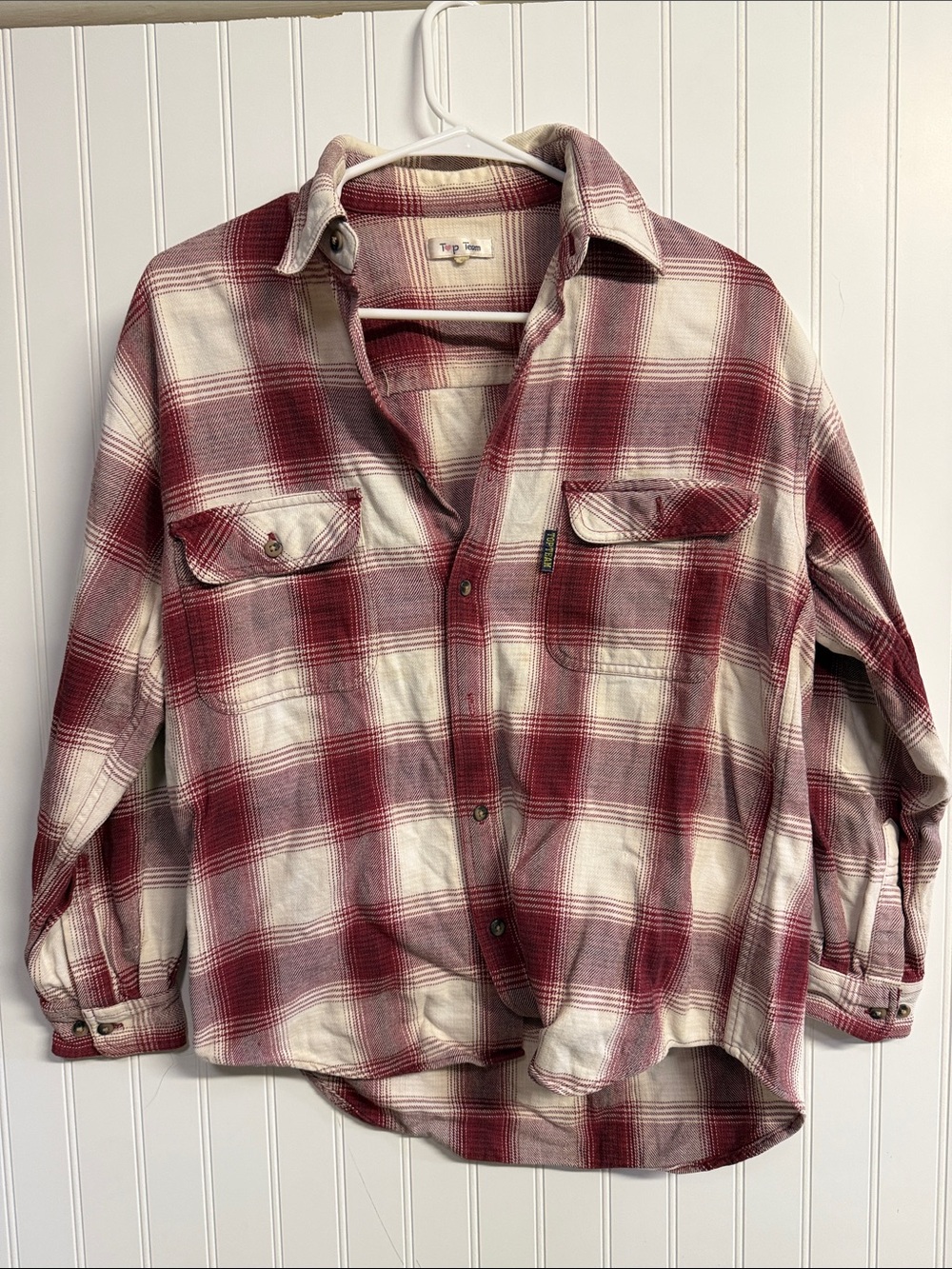 Vintage-Inspired Red and Cream Plaid Long Sleeve Shirt - Casual Flannel